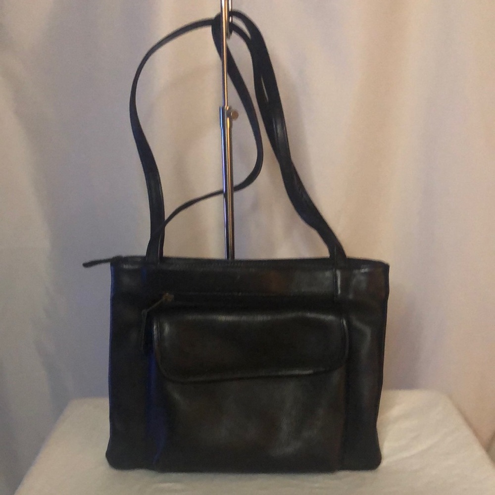 CLAVA AMERICAN black genuine leather shoulder handbag. Double closures.